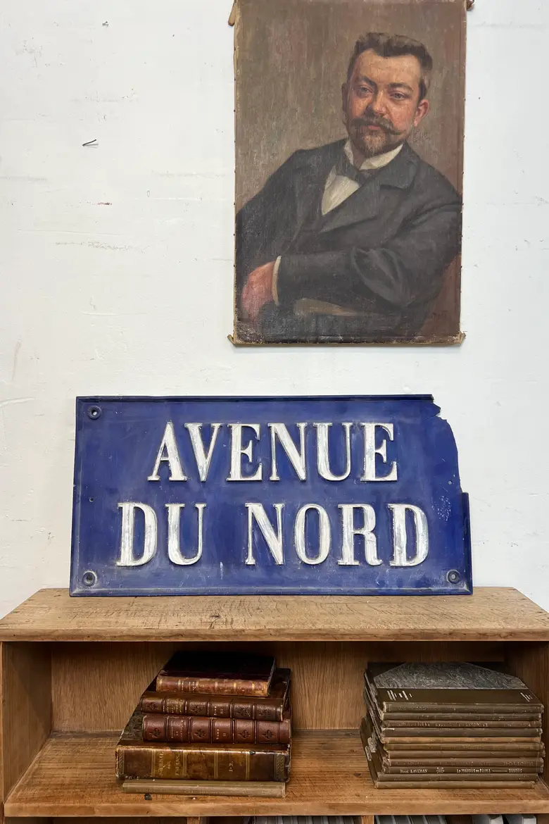 Ancienne plaque de rue en fonte