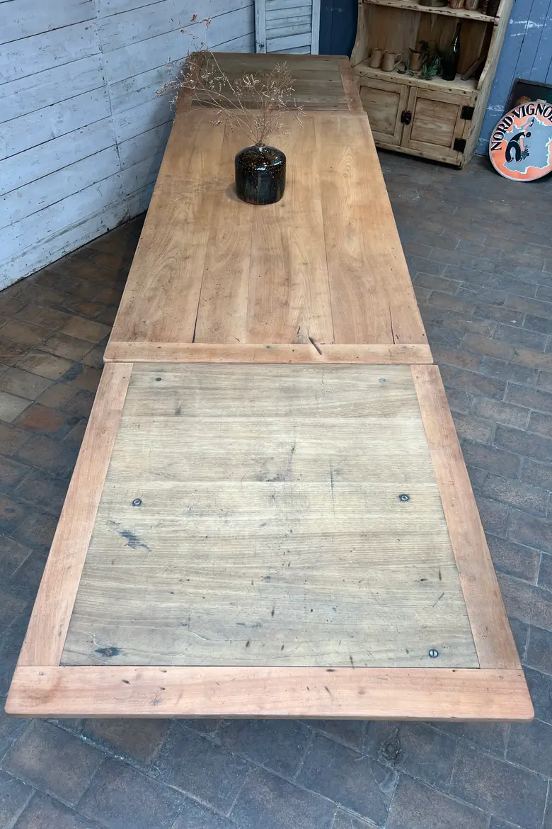 Ancienne table à rallonge en merisier – Début XXe siècle