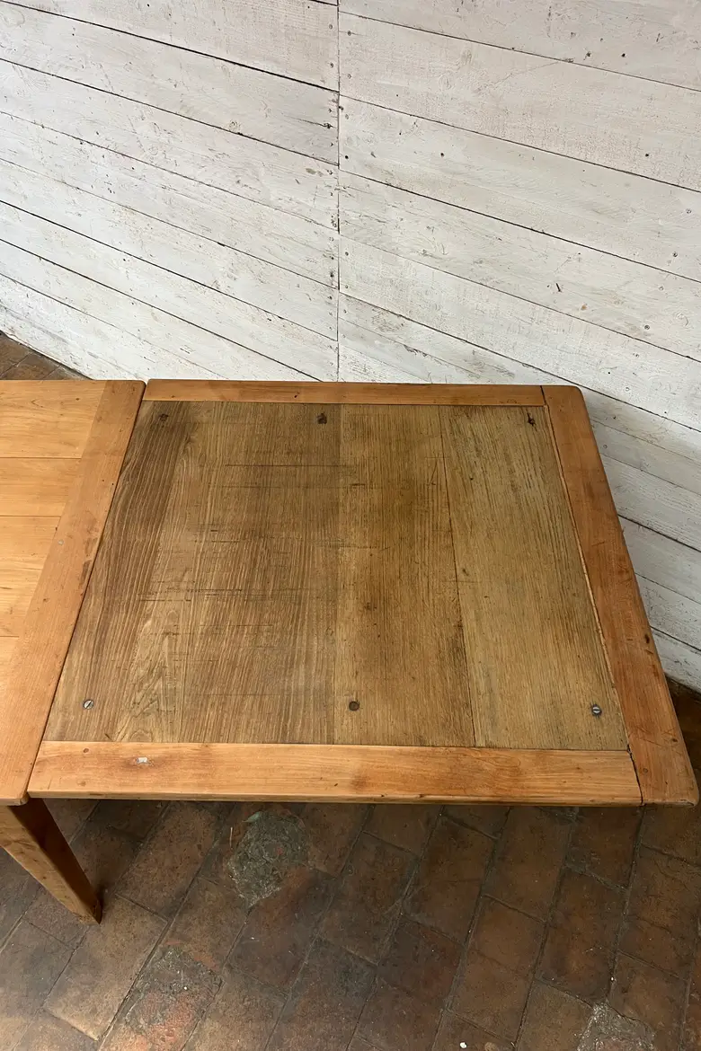 Ancienne table à rallonge en merisier – Début XXe siècle