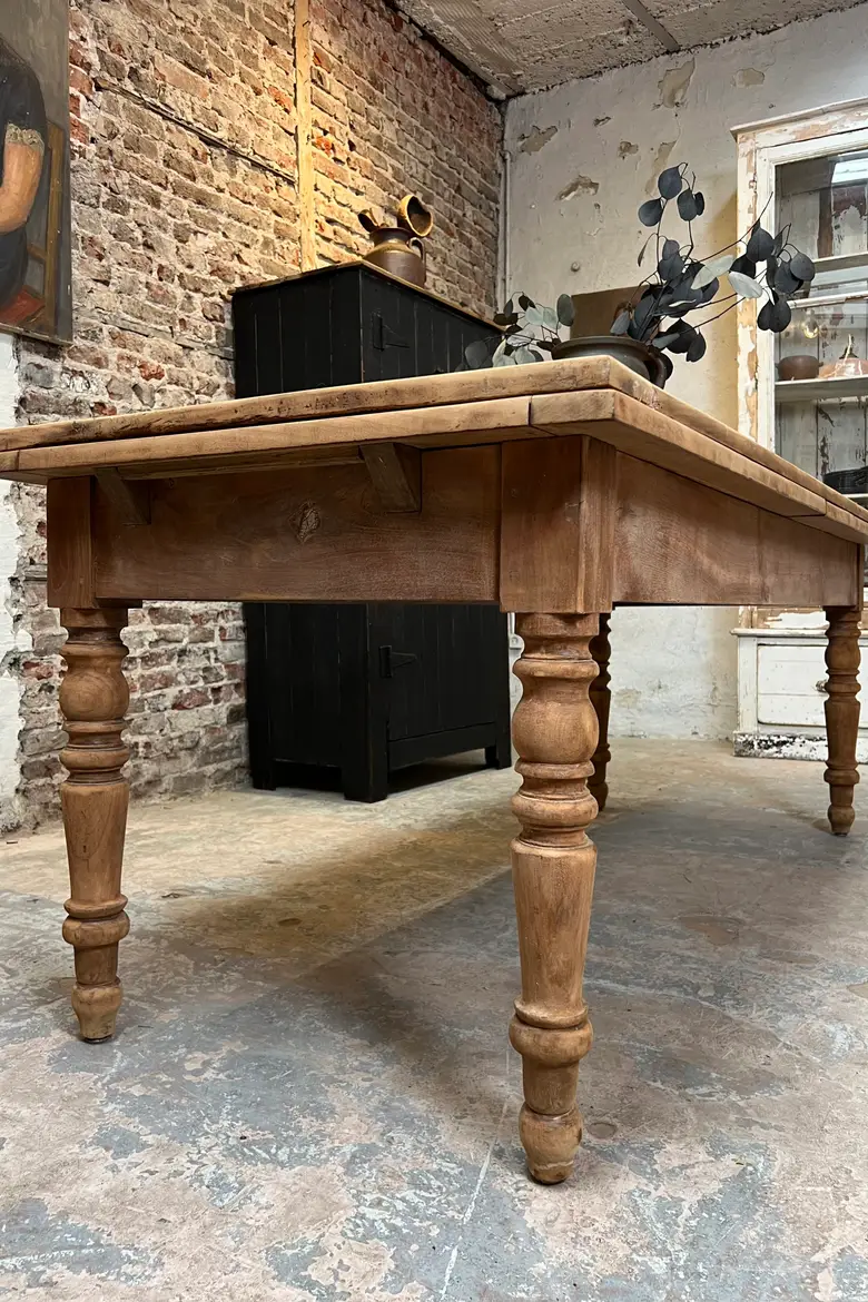Ancienne table à rallonges en merisier – dite “table à l’italienne”
