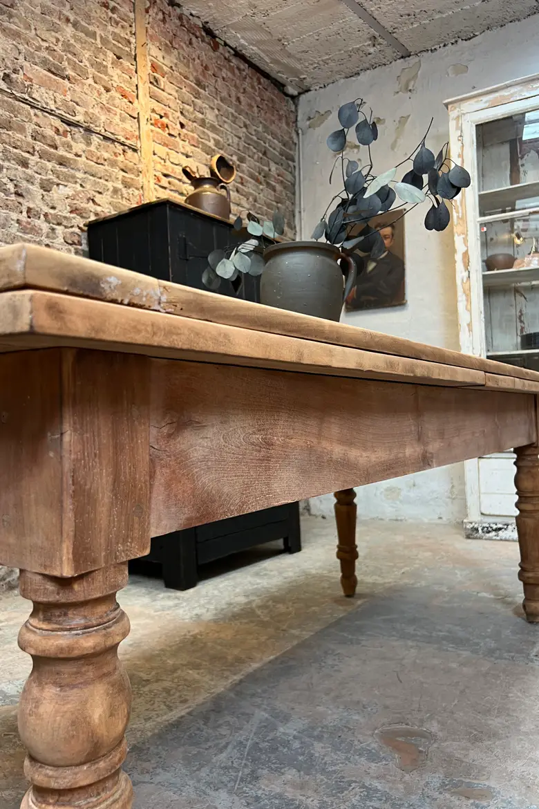 Ancienne table à rallonges en merisier – dite “table à l’italienne”