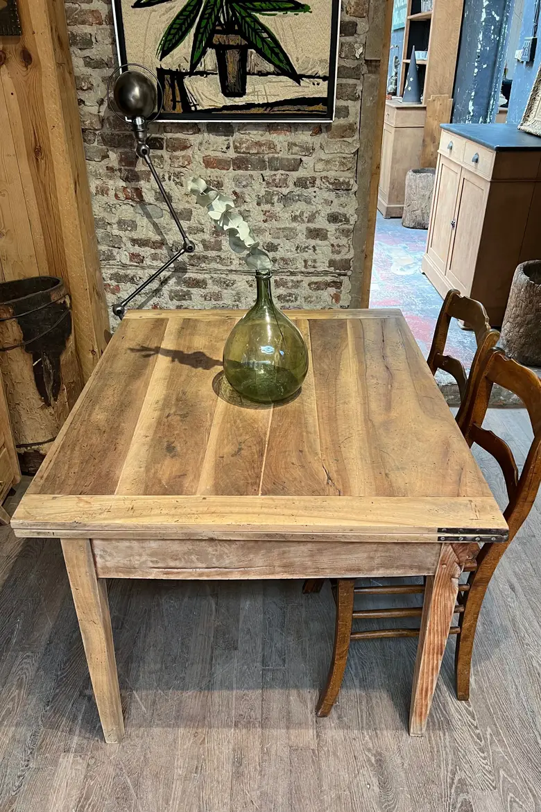 Ancienne table à système dépliable en noyer  XIXème