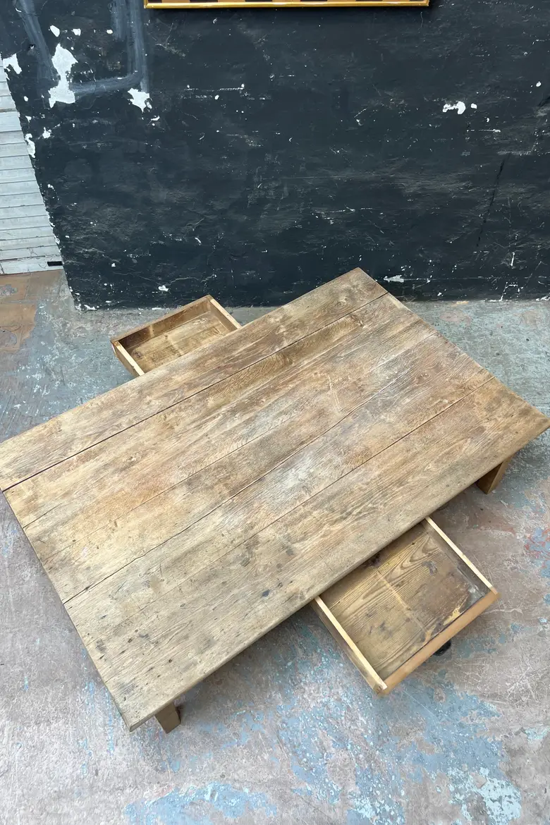 Ancienne table basse en chêne brut
