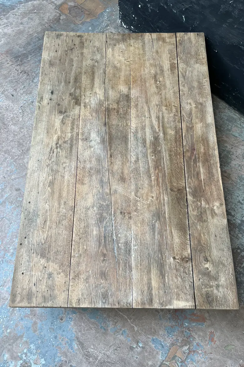 Ancienne table basse en chêne brut