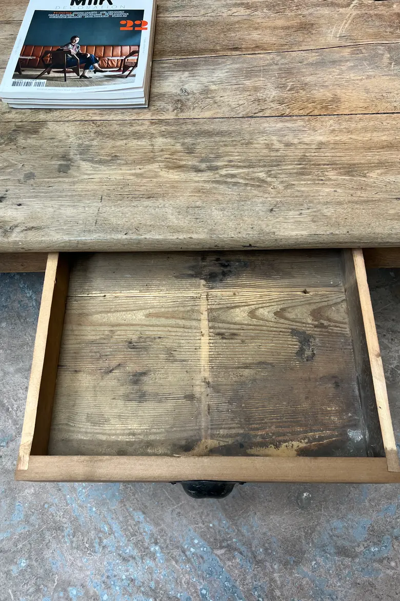 Ancienne table basse en chêne brut