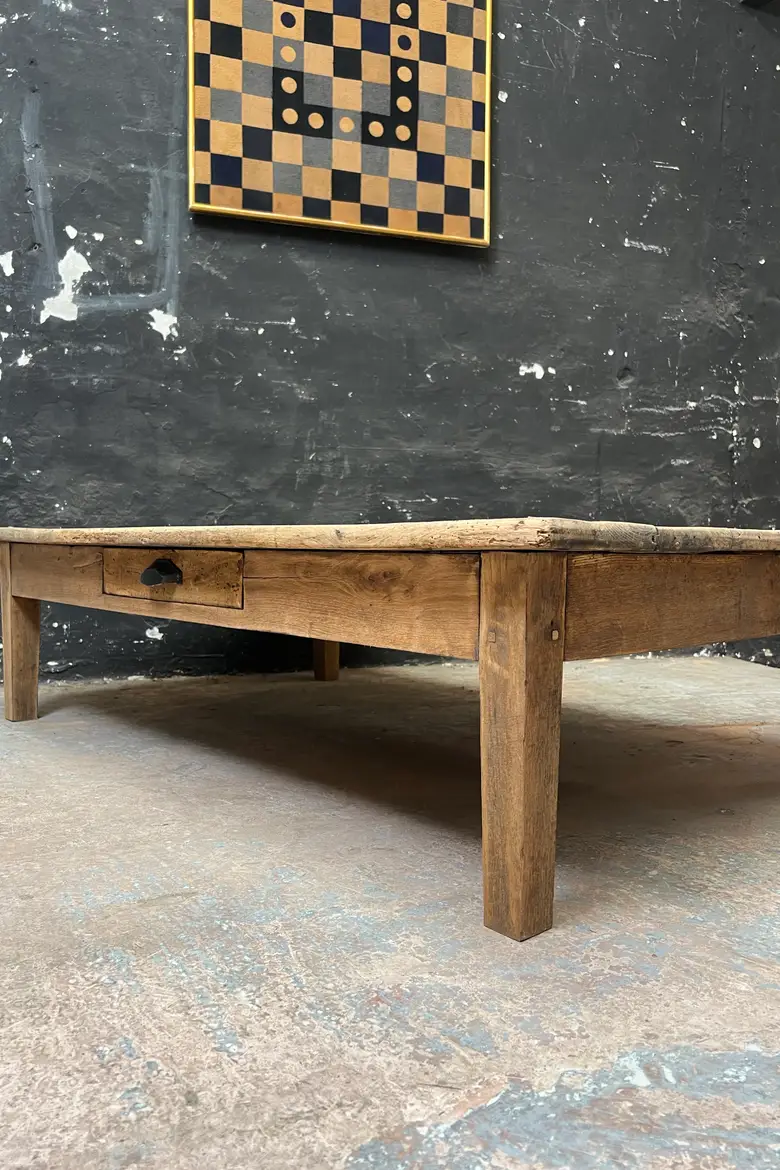 Ancienne table basse en chêne brut