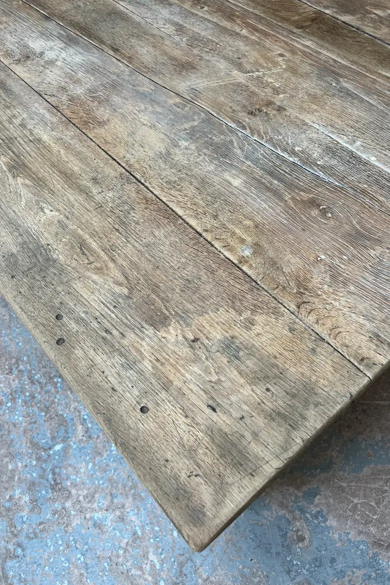 Ancienne table basse en chêne brut