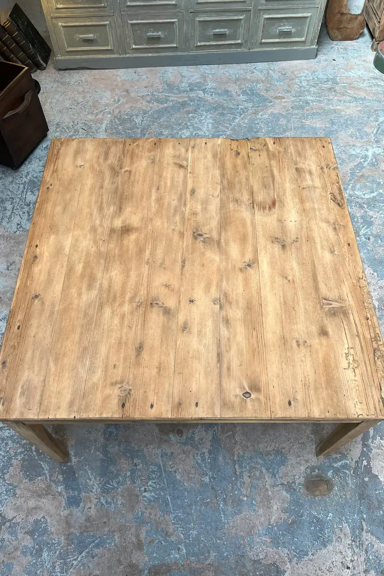 Ancienne table carrée en sapin Début XXème