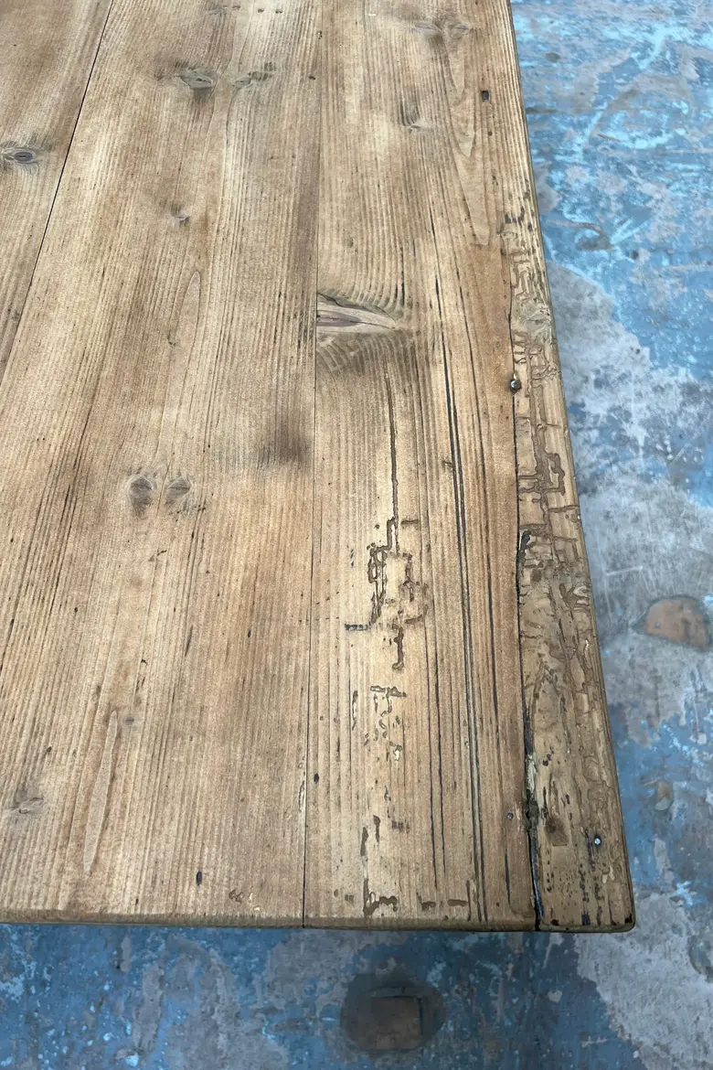 Ancienne table carrée en sapin Début XXème