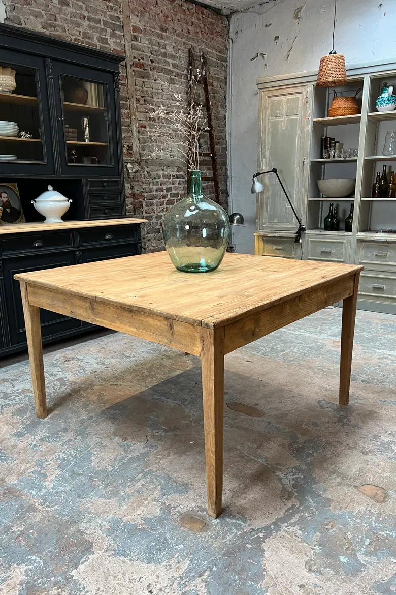 Ancienne table carrée en sapin Début XXème
