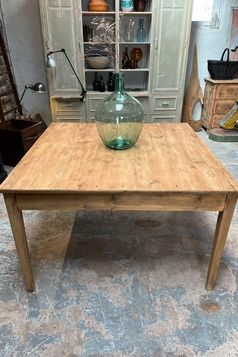 Ancienne table carrée en sapin Début XXème