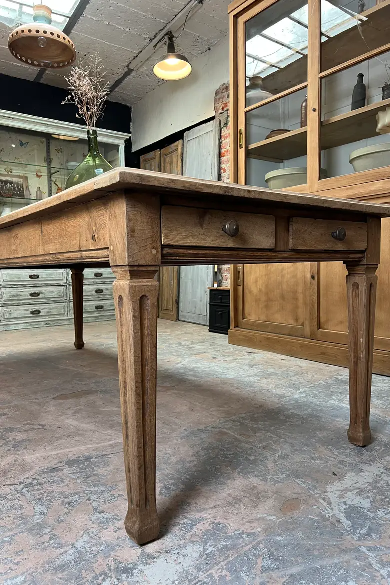 Ancienne table de communauté en chêne