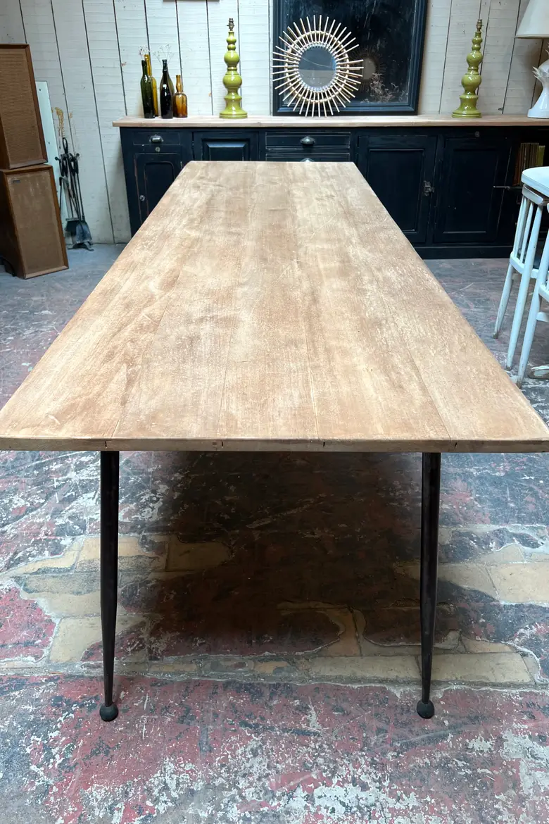 Ancienne table de pensionnat de style Prouvé 1950