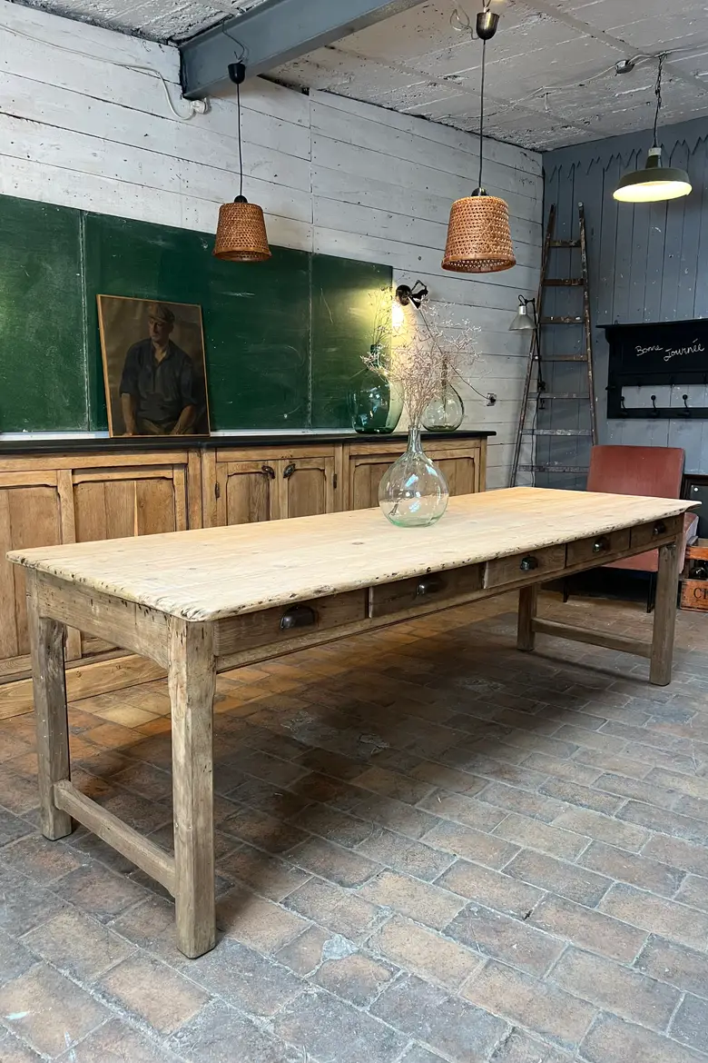 Ancienne table de travail en sapin
