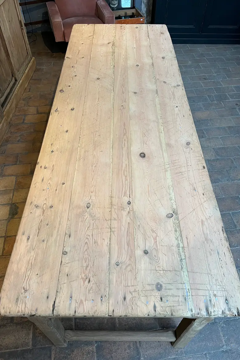 Ancienne table de travail en sapin