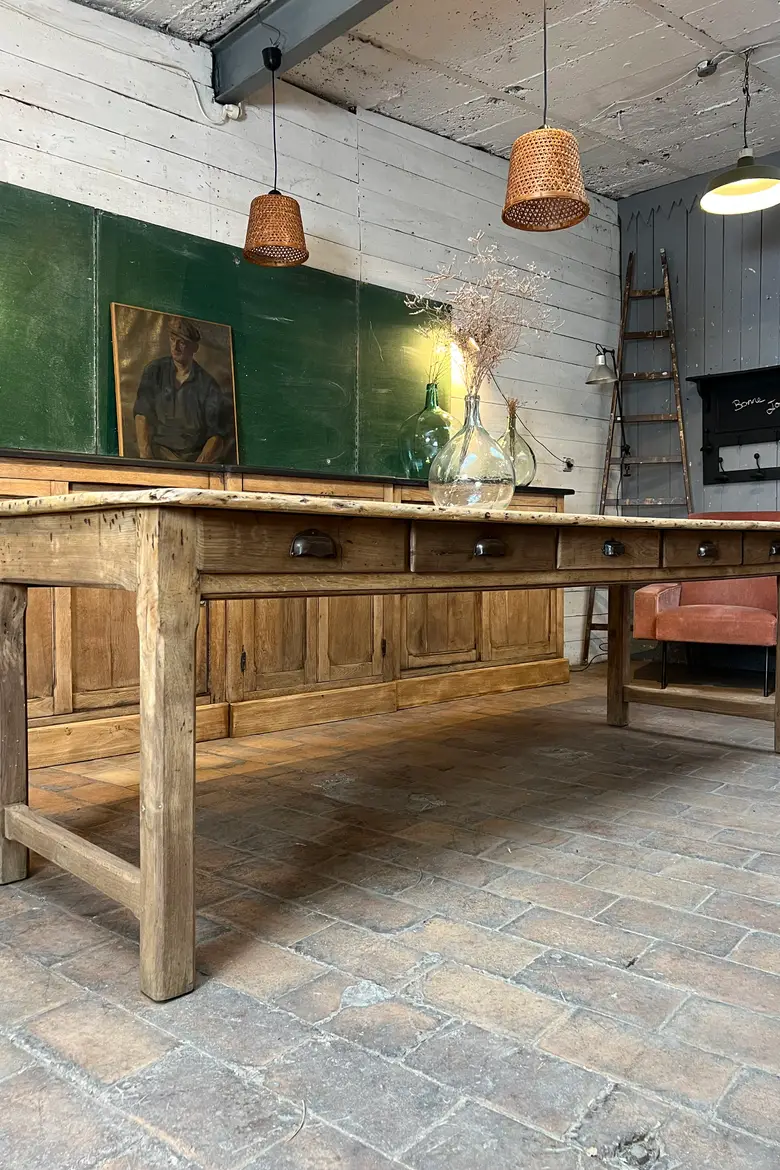 Ancienne table de travail en sapin