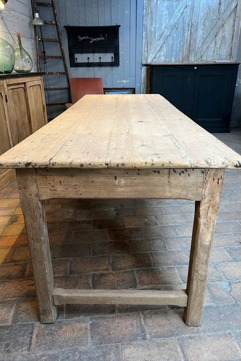 Ancienne table de travail en sapin