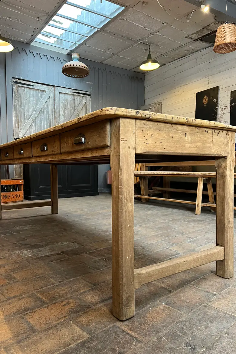 Ancienne table de travail en sapin