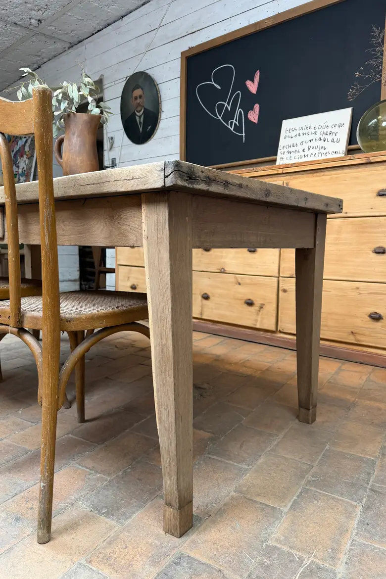 Ancienne table d’office en chêne – 1882