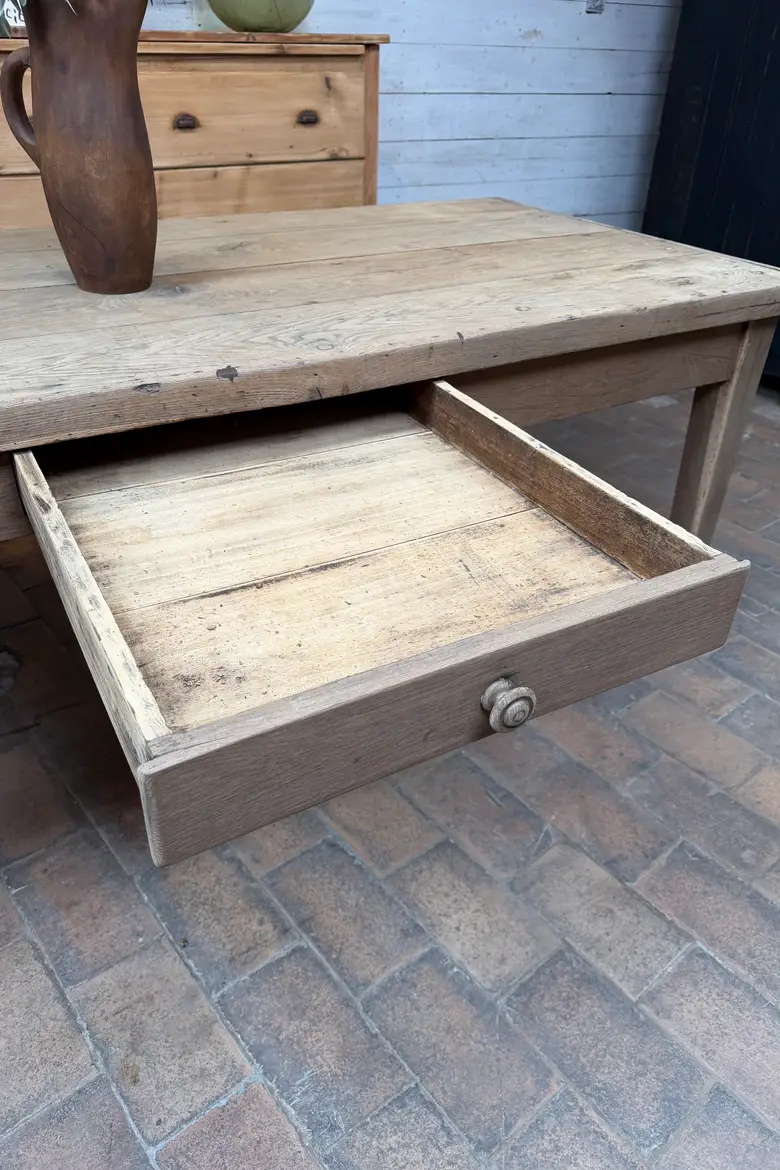 Ancienne table d’office en chêne – 1882