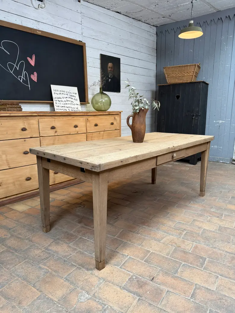 Ancienne table d’office en chêne – 1882