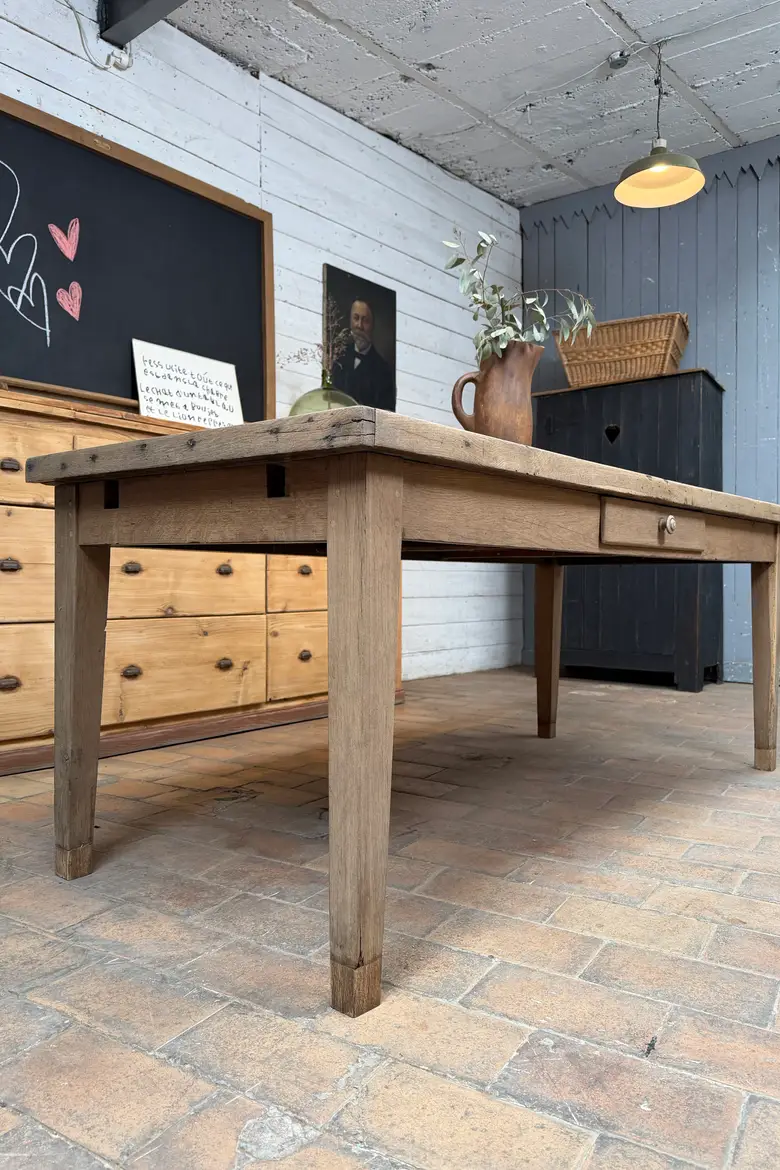 Ancienne table d’office en chêne – 1882