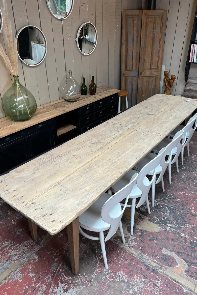 Ancienne table en bois brut