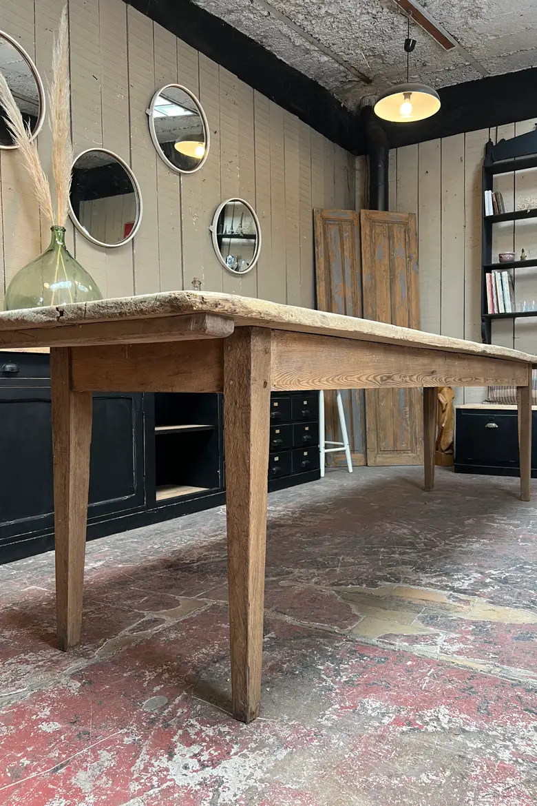 Ancienne table en bois brut