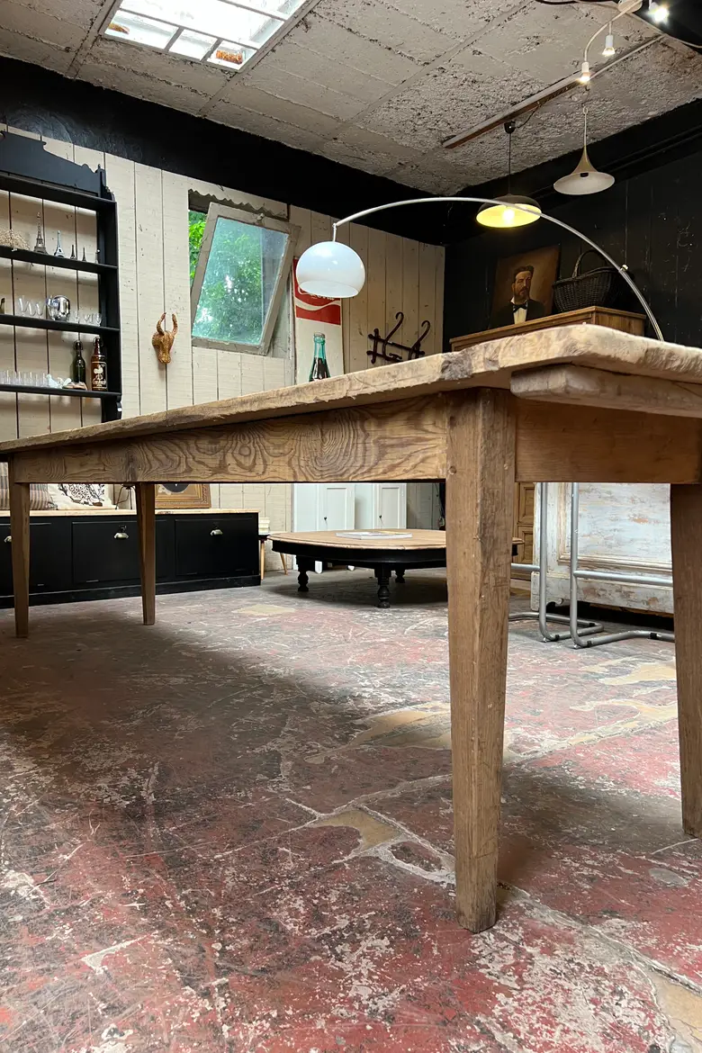 Ancienne table en bois brut