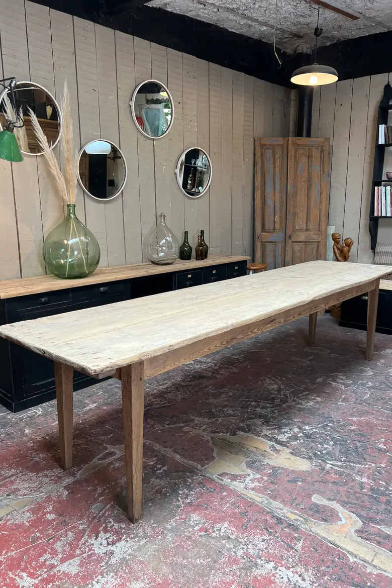 Ancienne table en bois brut