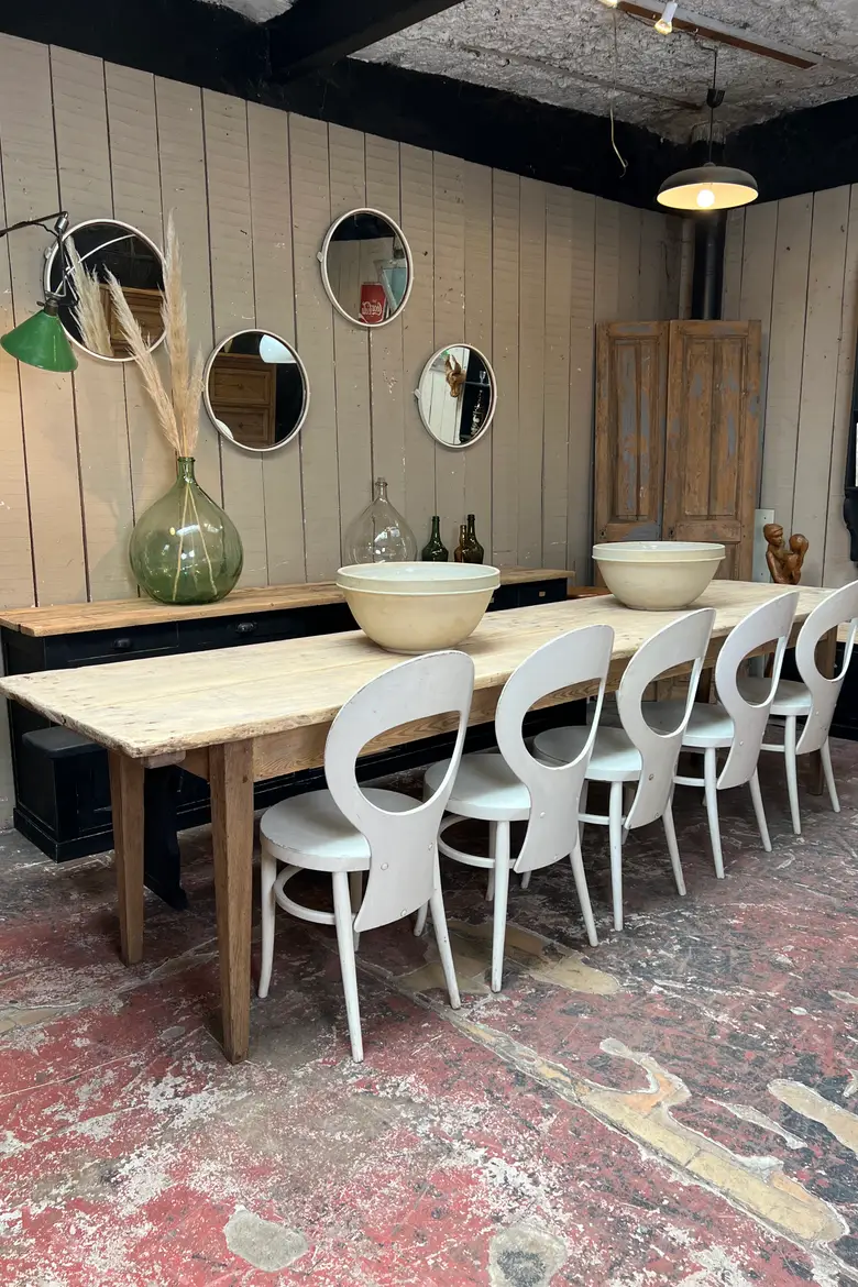 Ancienne table en bois brut