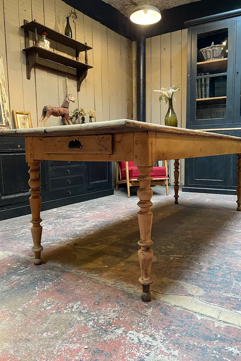 Ancienne table en châtaignier et merisier Début XXème