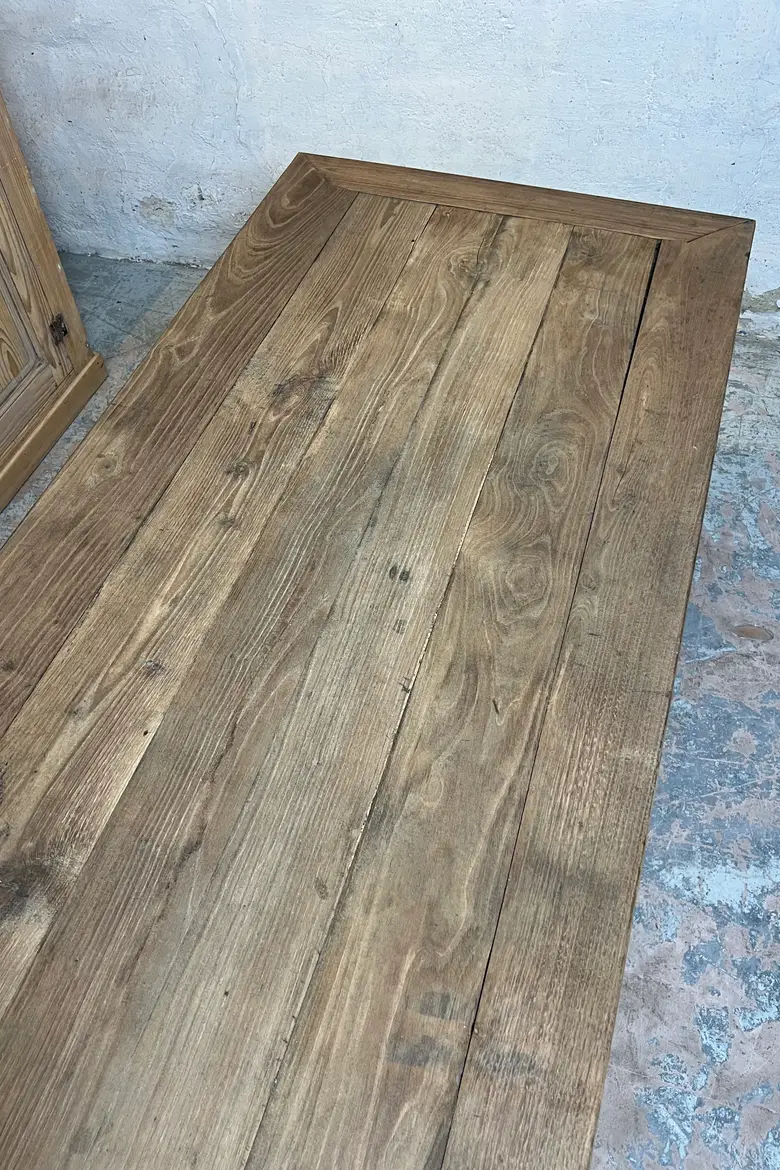 Ancienne table en châtaignier – XIXᵉ siècle