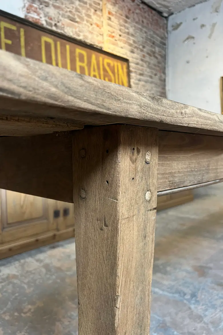 Ancienne table en châtaignier – XIXᵉ siècle