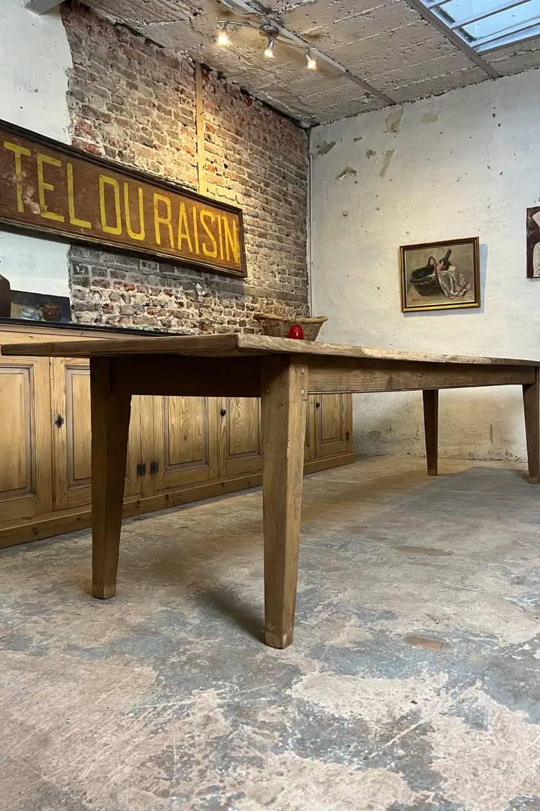 Ancienne table en châtaignier – XIXᵉ siècle