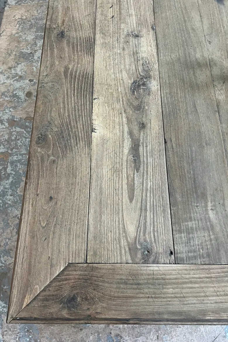 Ancienne table en châtaignier – XIXᵉ siècle