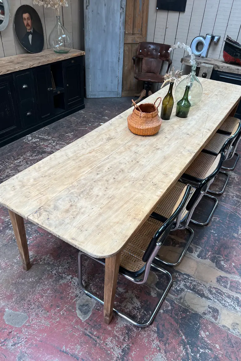 Ancienne table en loupe de tilleul Début XXème