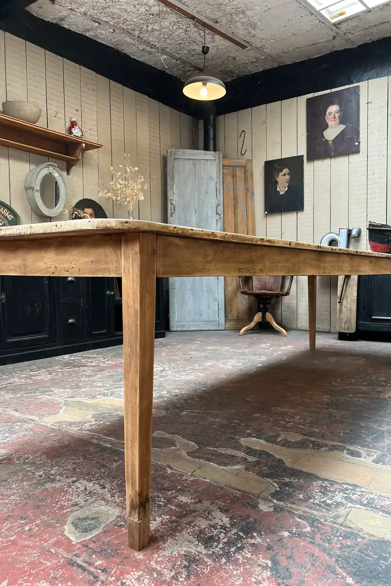 Ancienne table en loupe de tilleul Début XXème