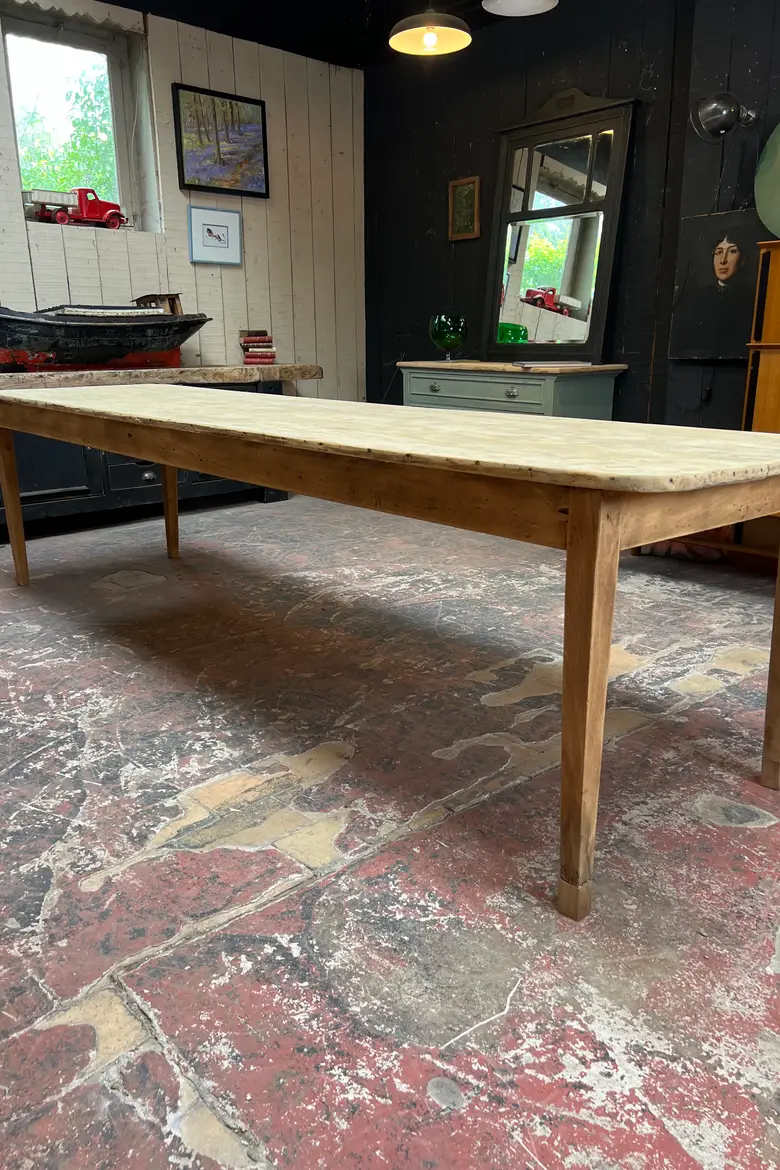 Ancienne table en loupe de tilleul Début XXème
