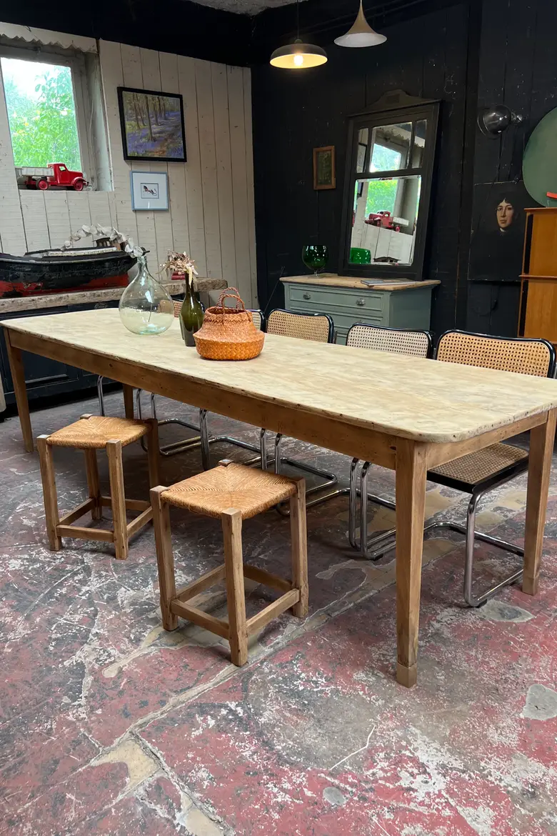 Ancienne table en loupe de tilleul Début XXème