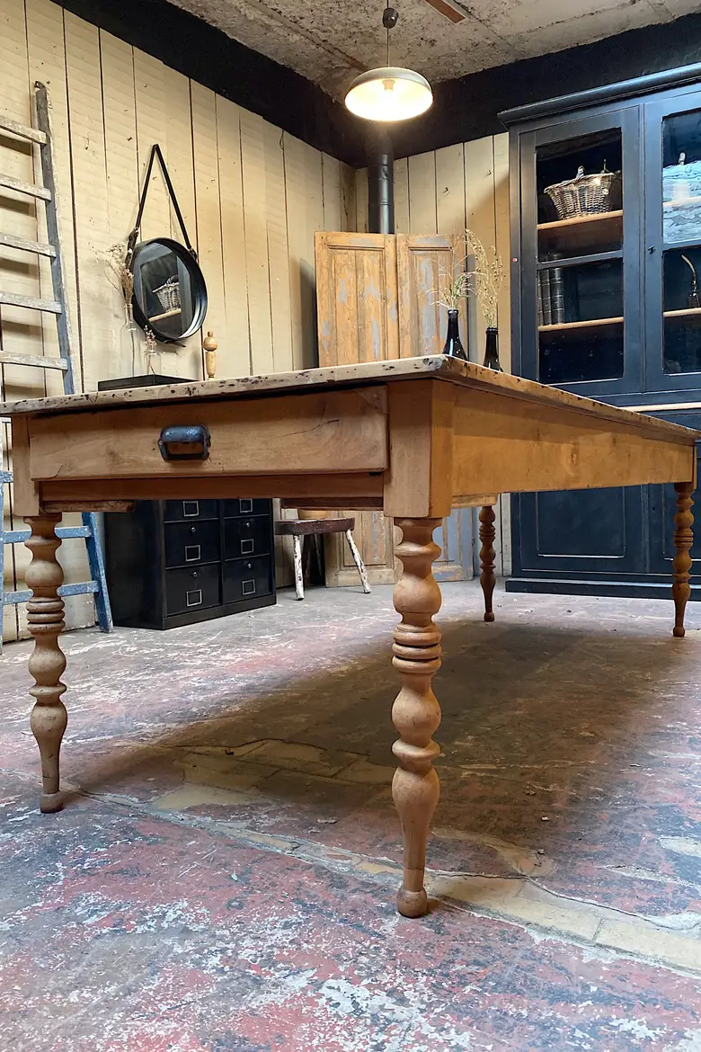 Ancienne table en merisier Début XXème