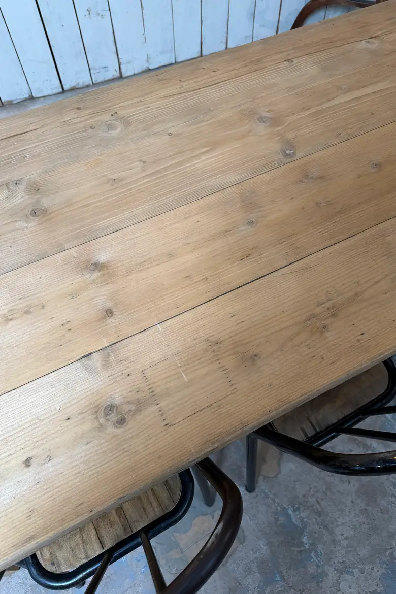 Ancienne table en sapin – début XXe