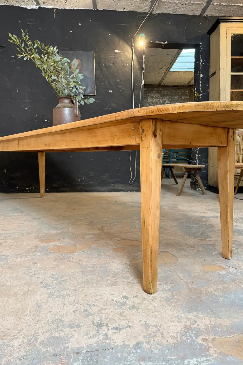 Ancienne table en sapin – début XXe