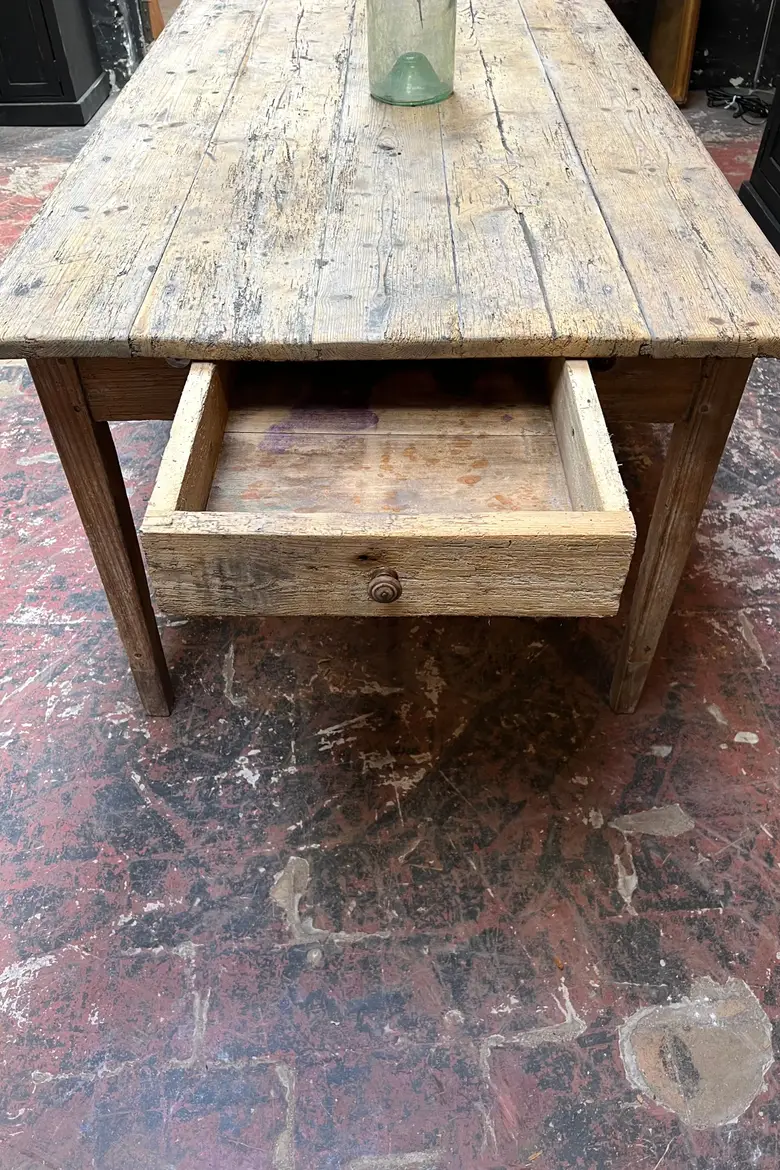 Ancienne table en sapin Début XXème