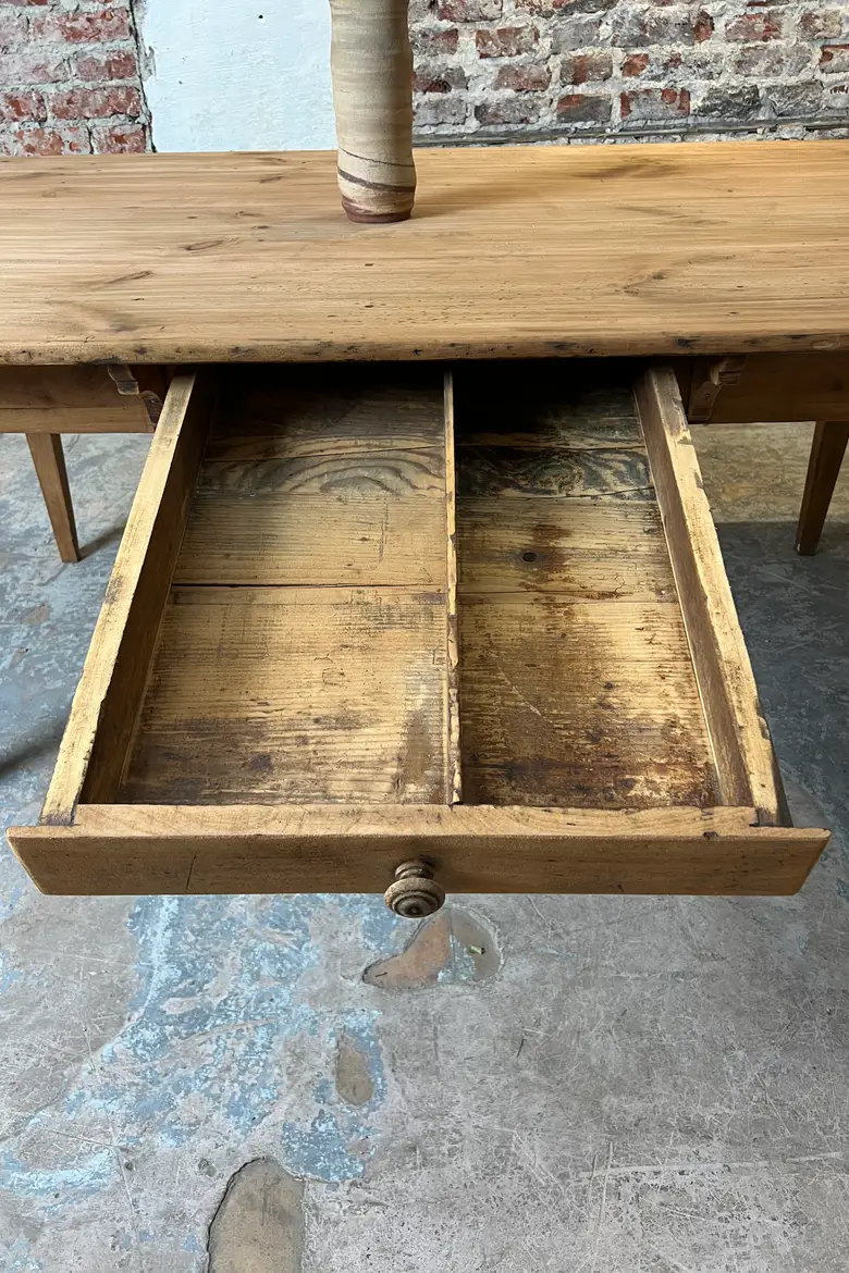 Ancienne table ovale en sapin