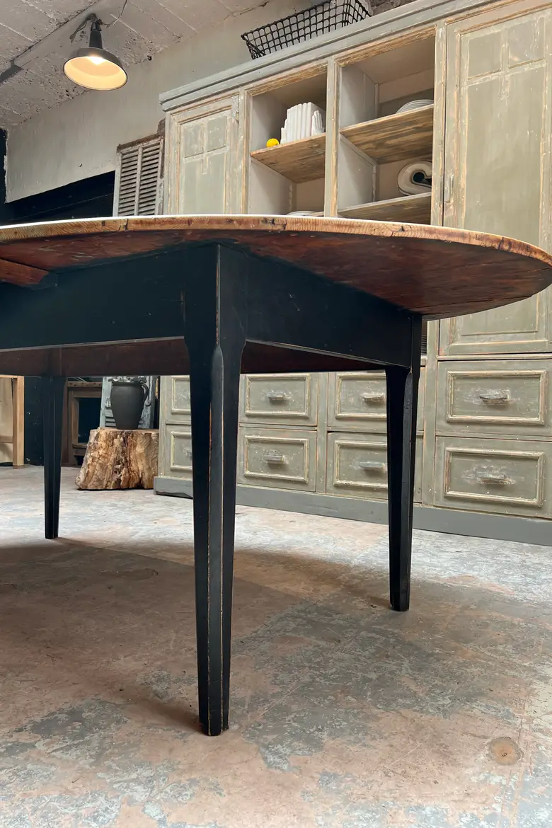 Ancienne table ovale en sapin Début XXème