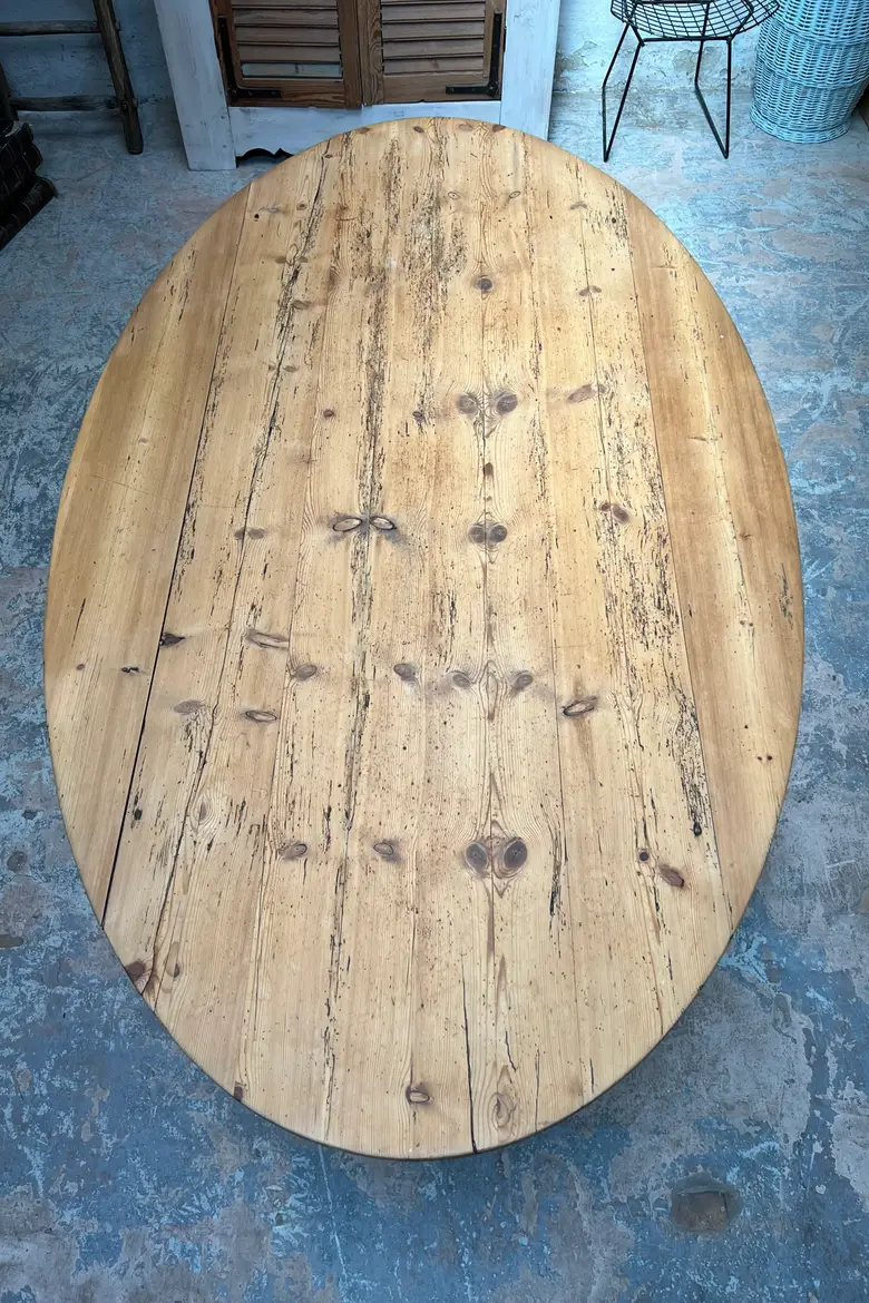 Ancienne table ovale en sapin Début XXème