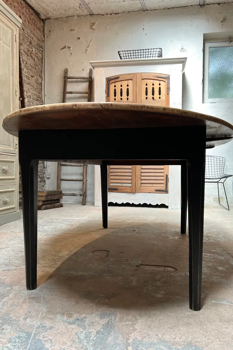 Ancienne table ovale en sapin Début XXème