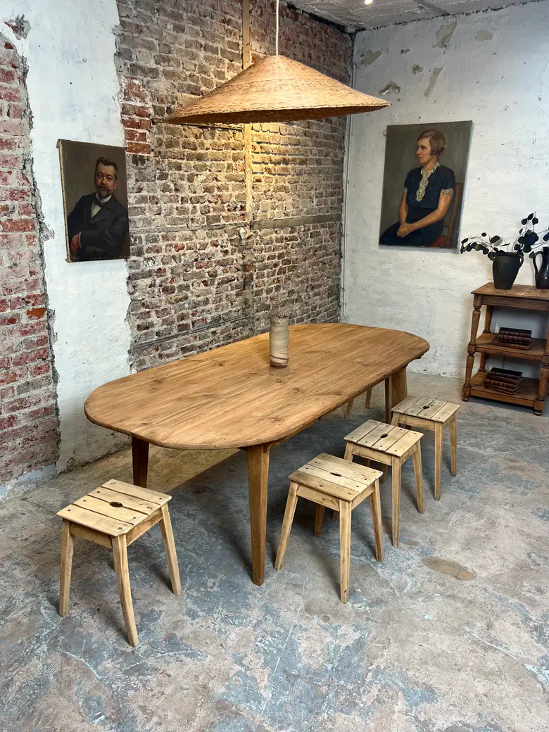 Ancienne table ovale en sapin