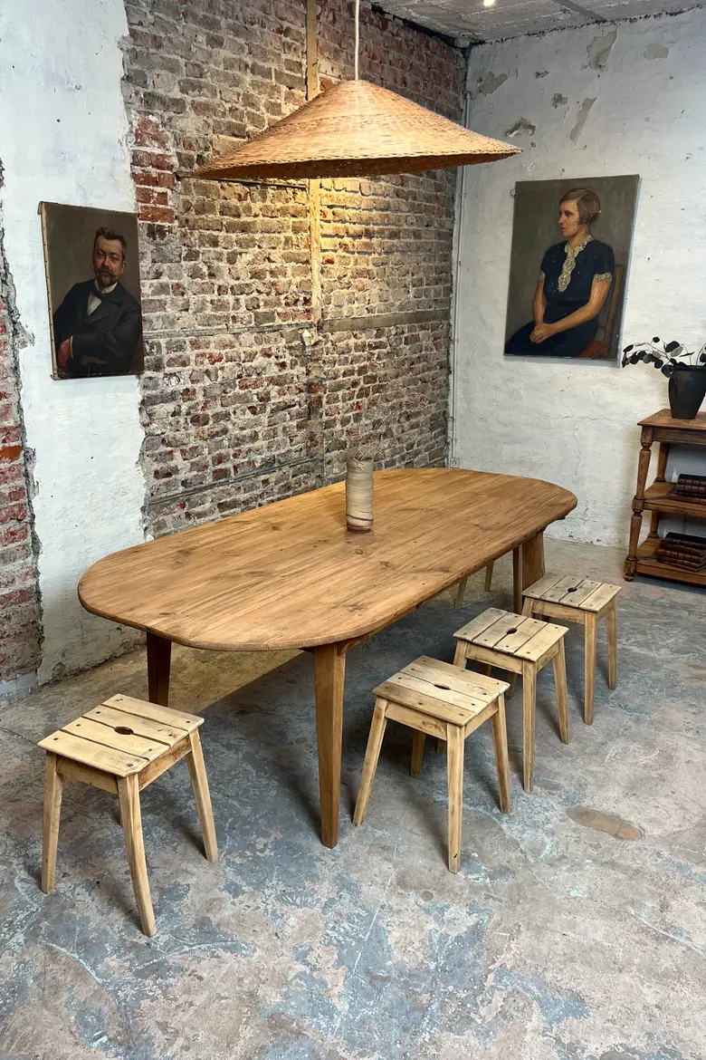 Ancienne table ovale en sapin